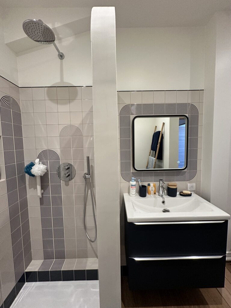 nouvelle salle de bain vue d'ensemble