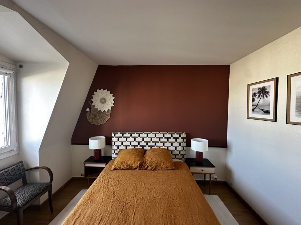 VERSAILLES Vue face lit grand angle VERSAILLES Vue face lit grand angle