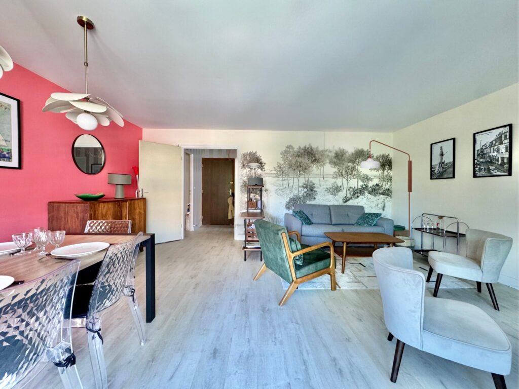 après: une répartition claire entre la partie salon et la partie salle à manger